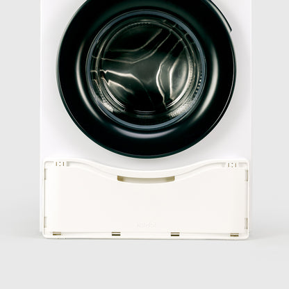 Panier à linge qui se stock contre la machine a laver grace a ses aimants