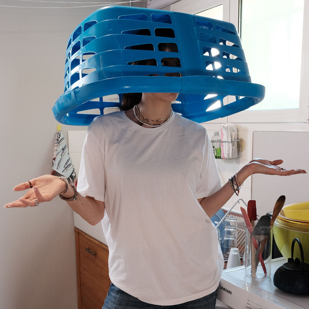 panier a linge pliable stocké directement contre machine a laver