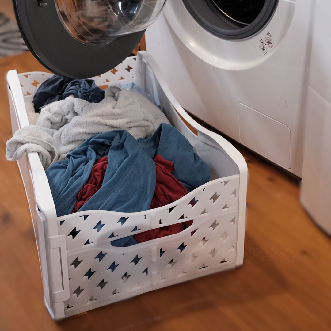 panier a linge pliable stocké directement contre machine a laver