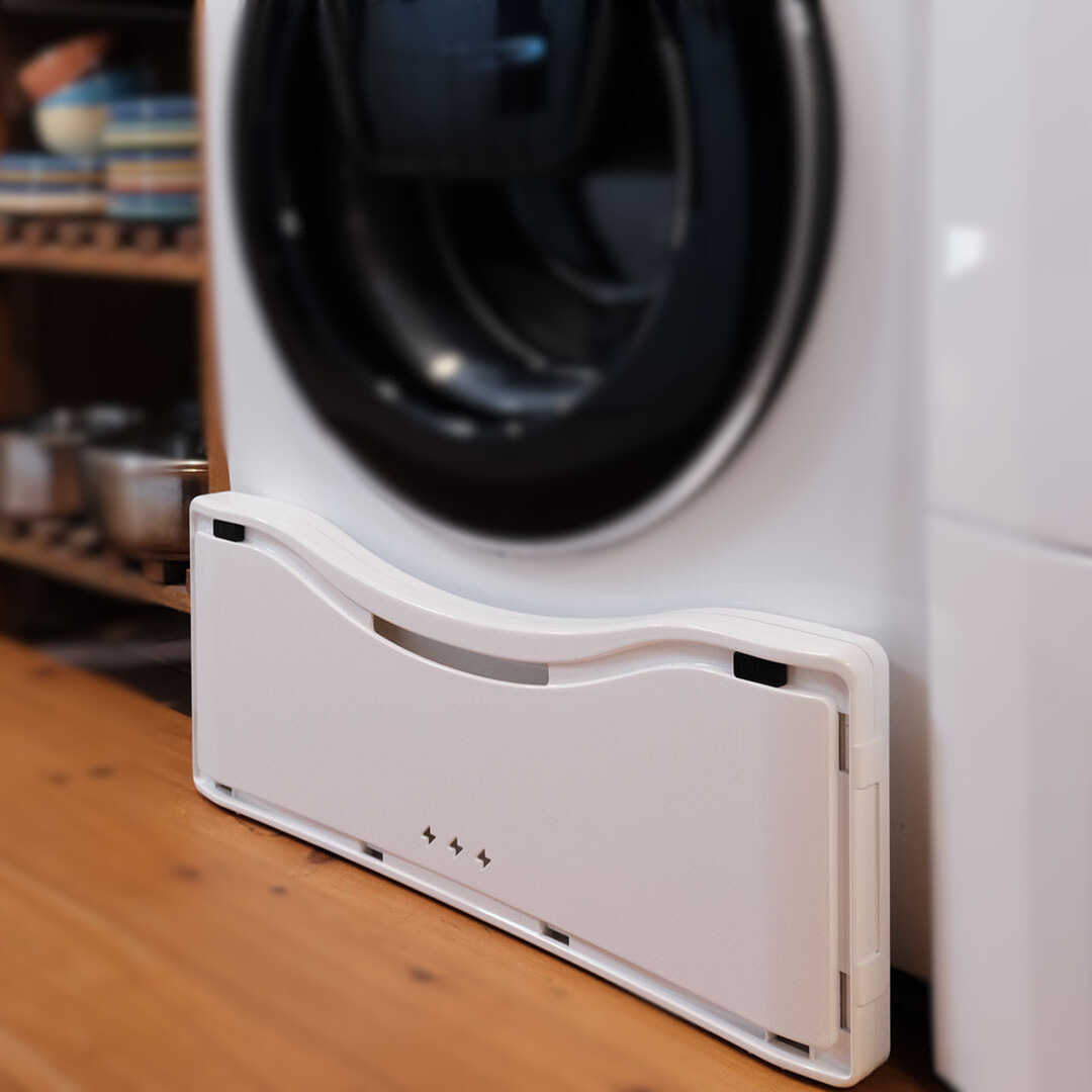 panier a linge pliable stocké directement contre machine a laver