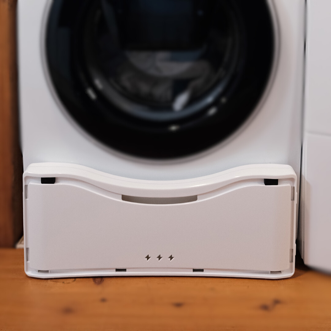 panier a linge pliable stocké directement contre machine a laver